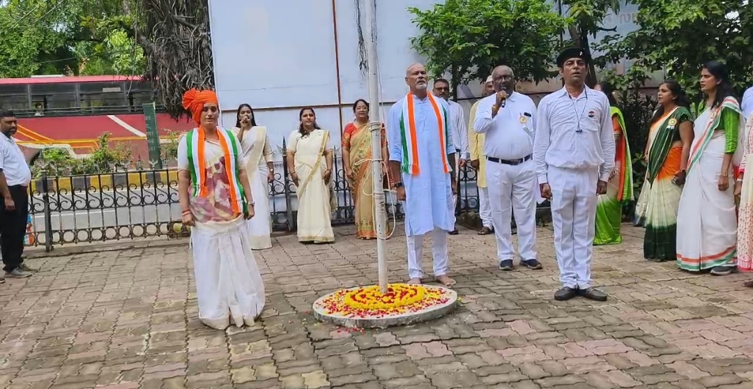 વડોદરા જિલ્લા પંચાયત ભવન ખાતે સ્વતંત્ર દિવસની ઉજવણી, ધ્વજવંદન સાથે વૃક્ષારોપણ કાર્યક્રમ યોજાયો