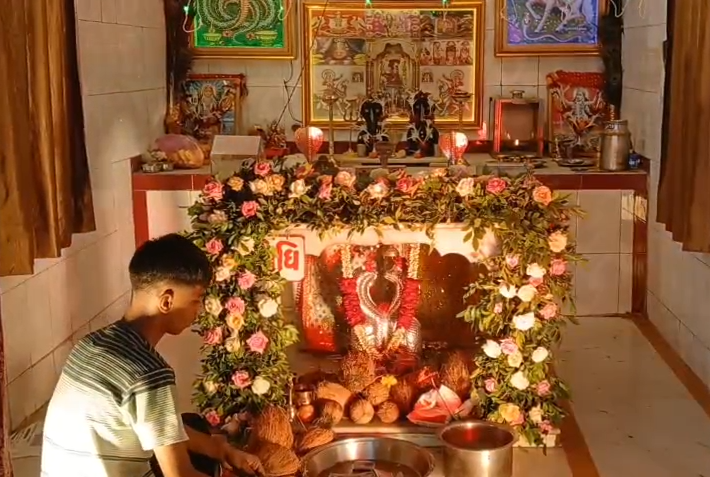 માંજલપુરના નાગ-નાગેશ્વરી મંદિરે નાગપંચમીએ ભક્તોની ભીડ, નાગ-નાગિનની પૂજા-અર્ચના