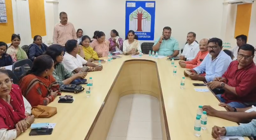 વડાપ્રધાનના આગમનને લઈ પાલિકામાં મેયરની અધ્યક્ષતામાં બેઠક