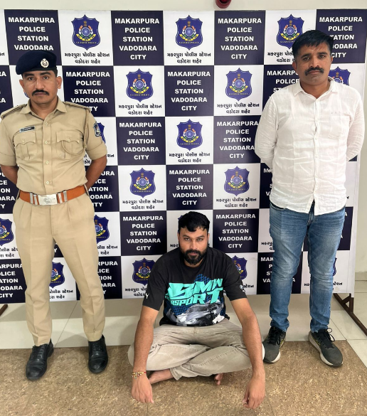 મકરપુરામાં વિદેશી દારૂના રૂ.1 કરોડના કેસમાં 8 માસથી ફરાર આરોપી ઝડપાયો