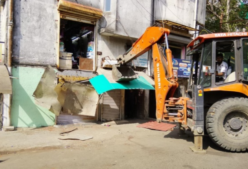 વાઘોડીયા રોડની બાલાજી ઉપવન સોસાયટીના આંતરિક માર્ગ પરથી દબાણ દૂર