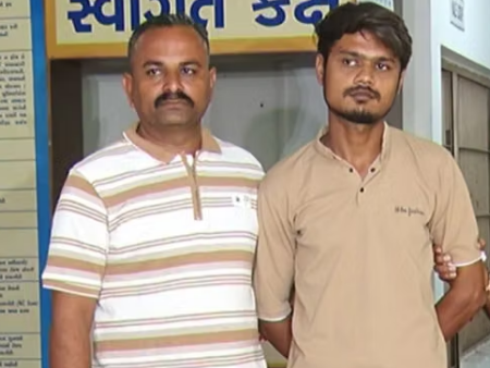 અમદાવાદના પેલેડિયમ મોલના જ્વેલરી શોરૂમમાં રૂ. 5.90 લાખની ચોરી