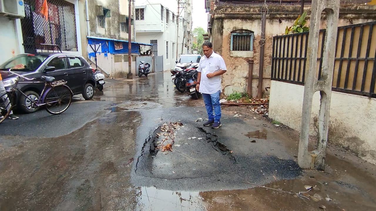 શહેર બન્યું ભુવા નગરી : કોન્ટ્રાક્ટર અને અધિકારીની મીલીભગતની પોલ ખૂલી