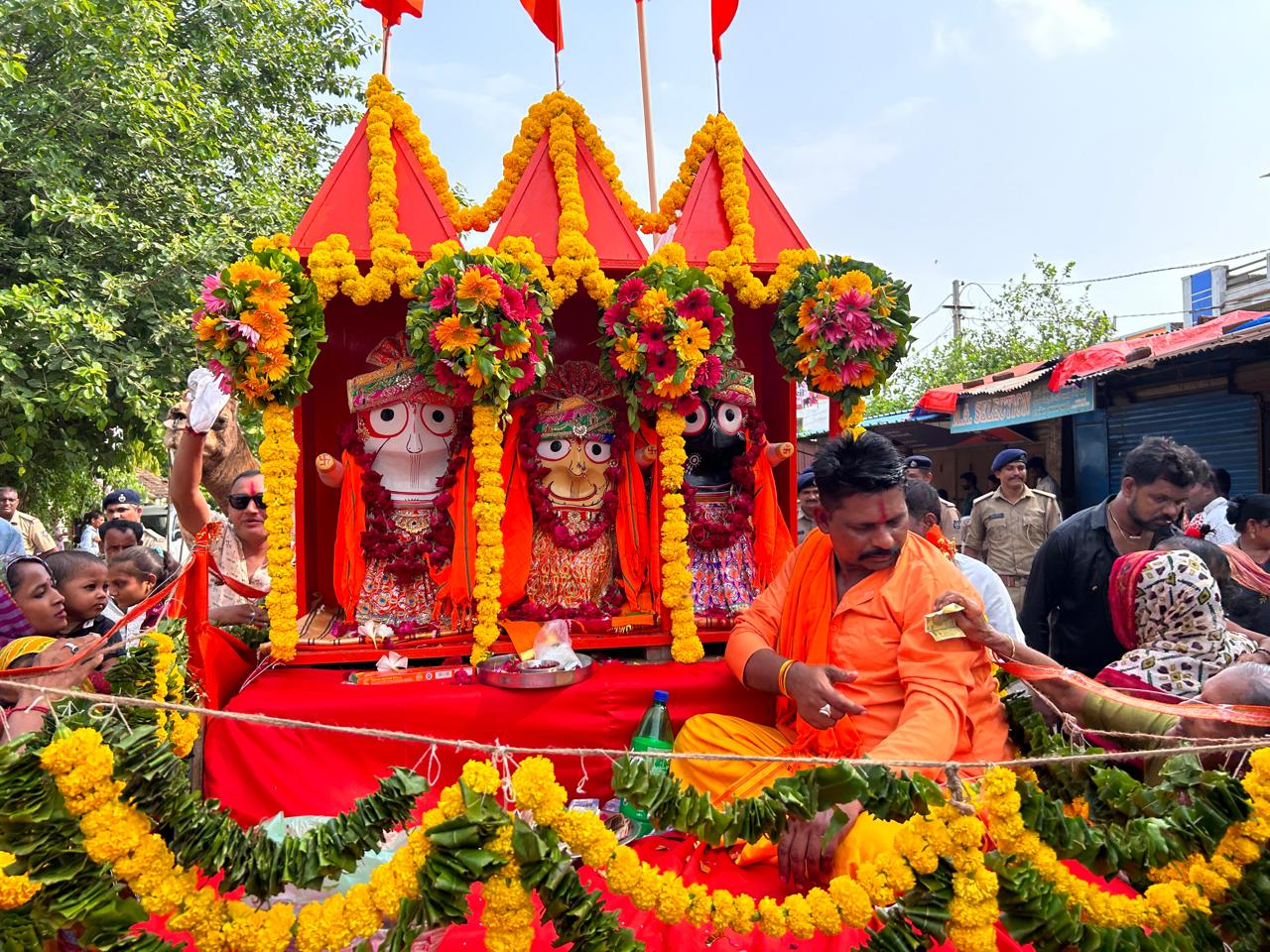 સાવલીમાં અષાઢી બીજના દિવસે જગતના નાથ જગન્નાથ નગર ચર્ચાએ નીકળ્યા. 