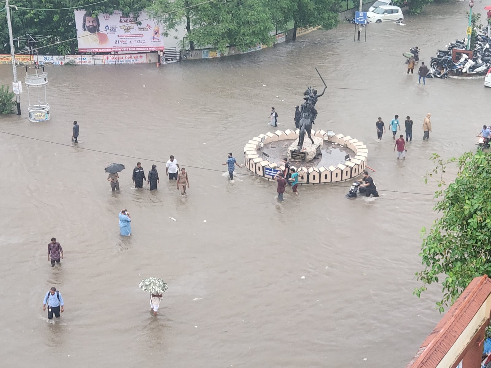 શહેર તમારા મનસુબા (નેતાઓના પાપે )ઉઠલાવી દે તો કહેવાય નહીં