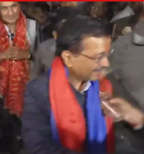 કેજરીવાલ પર પ્રવાહી ફેંકવાનો પ્રયાસ