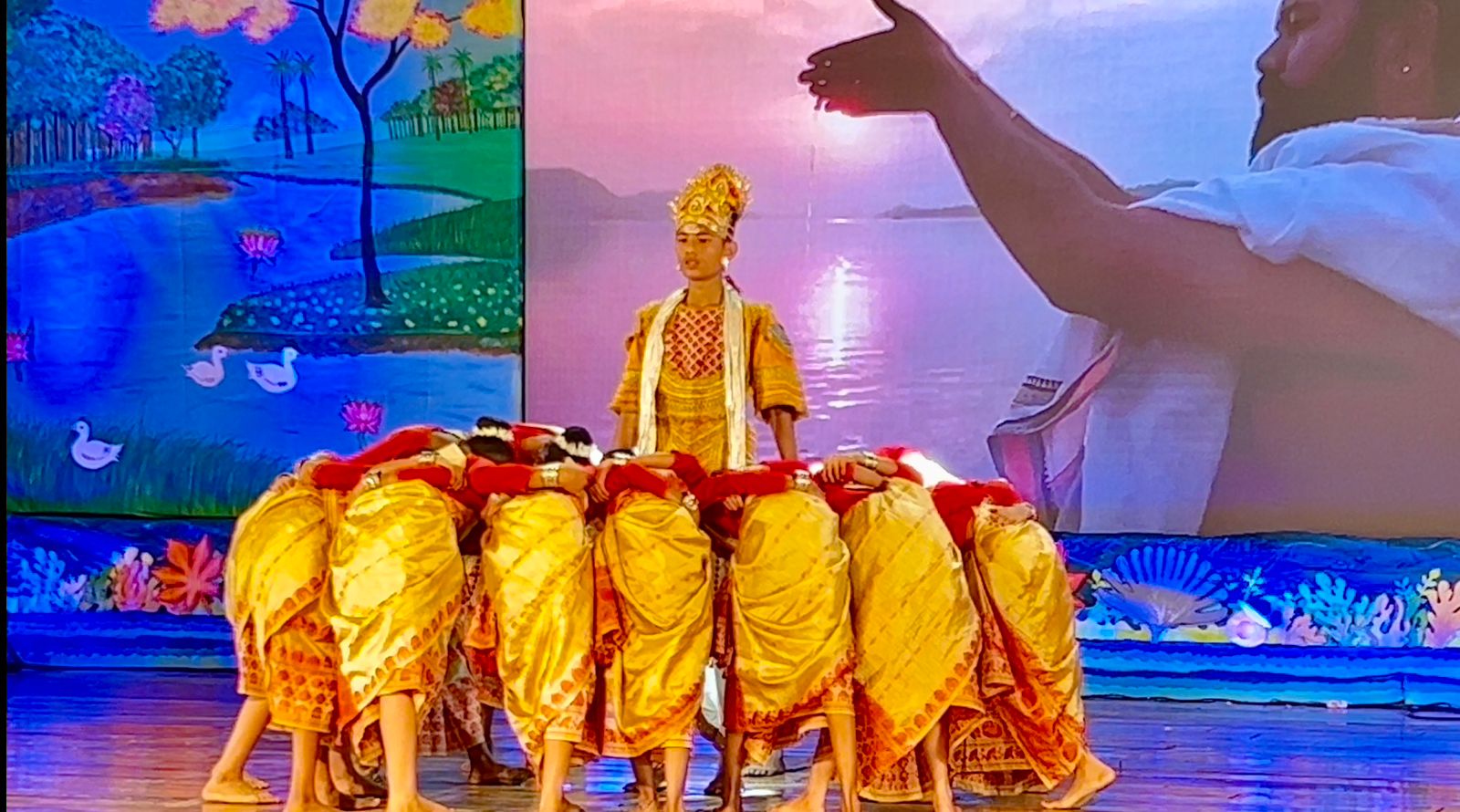 જળ હી જીવનના સંદેશ સાથે ગુજરાત પબ્લિક સ્કૂલ વાઘોડિયાના બાળકોનો વાર્ષિકોત્સવ