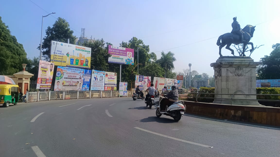 શહેરમાં હોર્ડિંગ્સ માફિયાઓનું રાજ, પાલિકાના ભ્રષ્ટ શાસકોની સાંઠગાંઠ