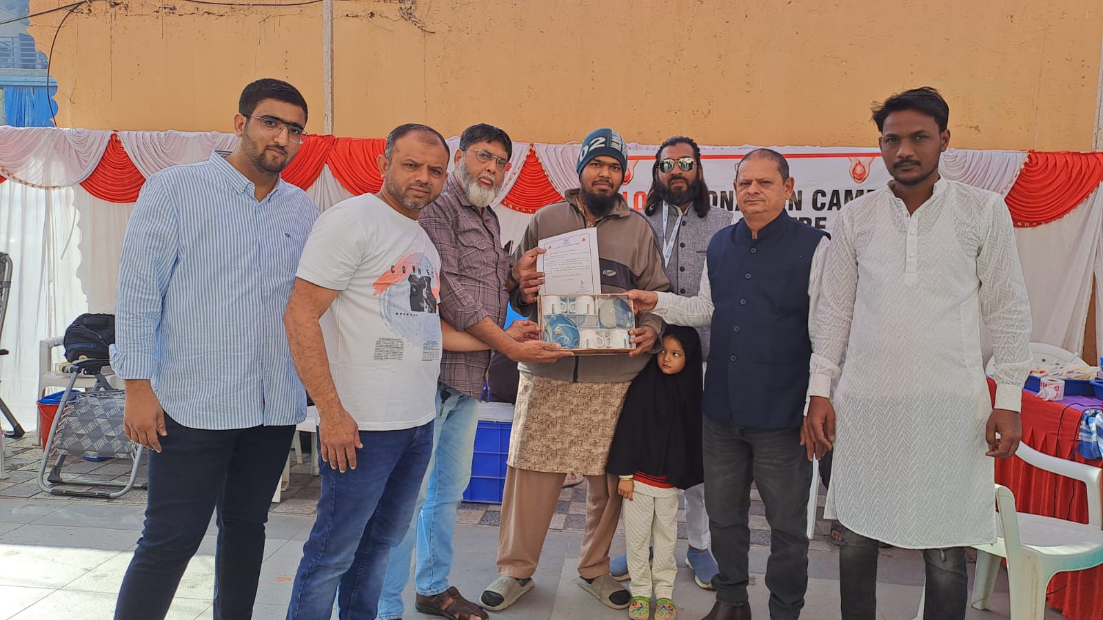 ચાર દરવાજાના વેપારીઓ દ્વારા બરોડા મુસ્લિમ ડોક્ટર એસોસિએશન જમાતે ઉલ્માયે હિંદ જોરાવર પીર ગ્રુપ 