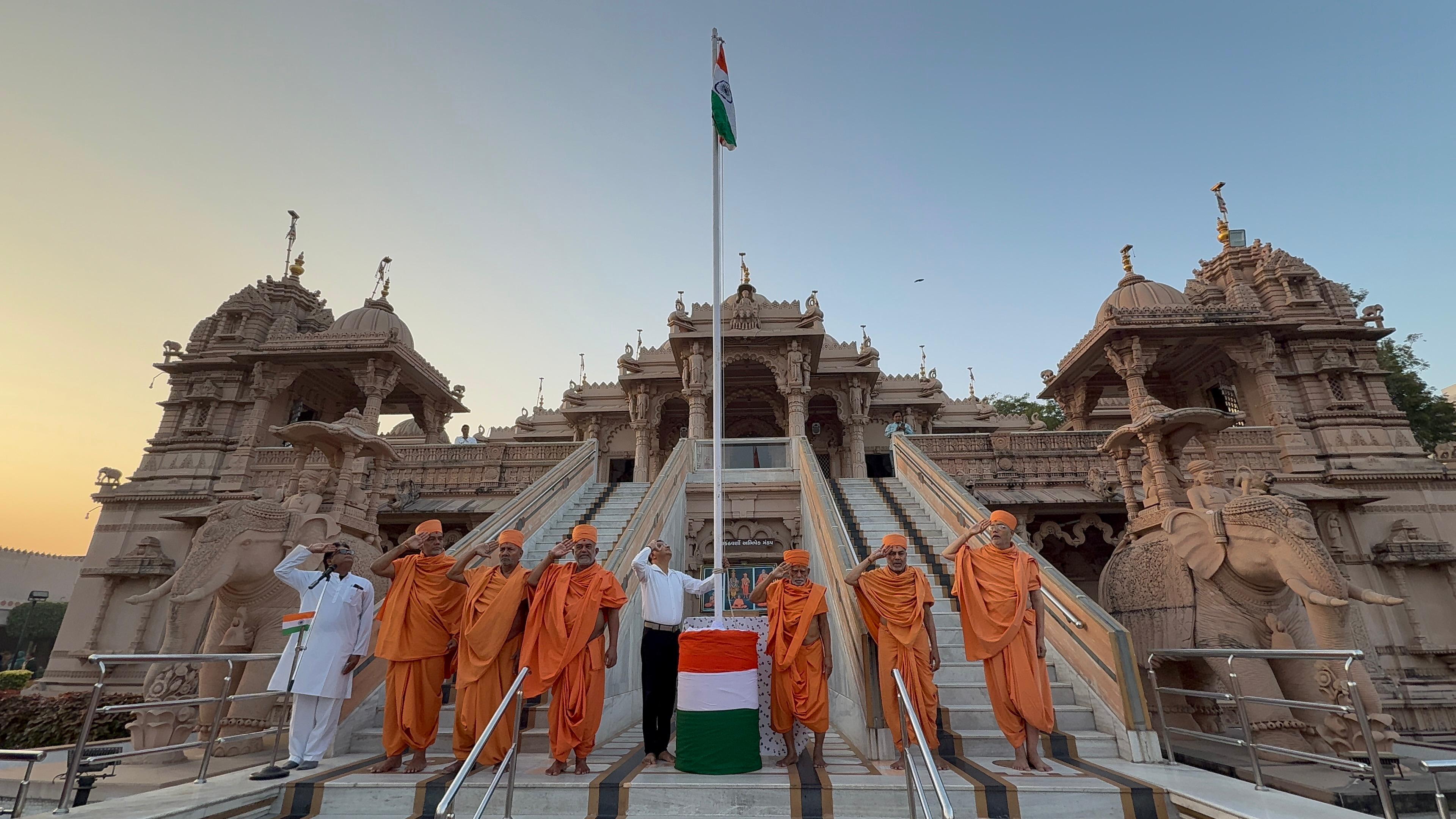 બી એ પી એસ દ્વારા પ્રભુ ભક્તિ સહ રાષ્ટ્ર ભક્તિની અદભુત અને અભિનવ અભિવ્યક્તિ