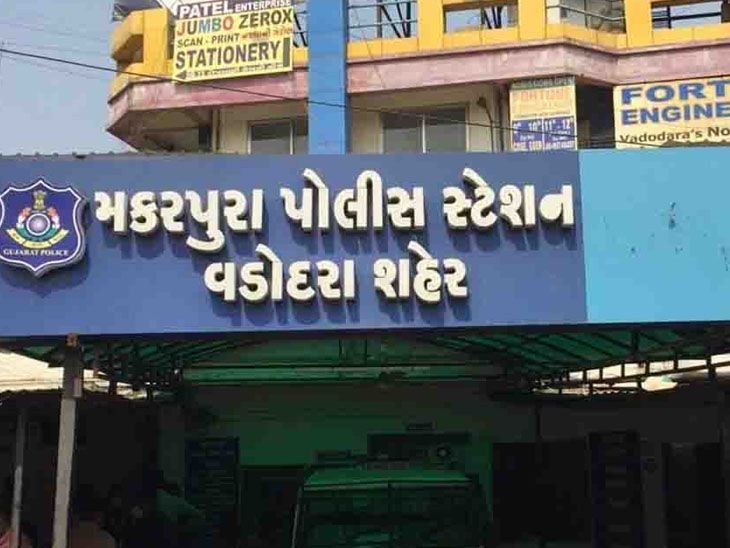 રીક્ષામાં વિદેશી દારૂનો જથ્થો લઈ આવનાર ચાર રંગે હાથ ઝડપાયા