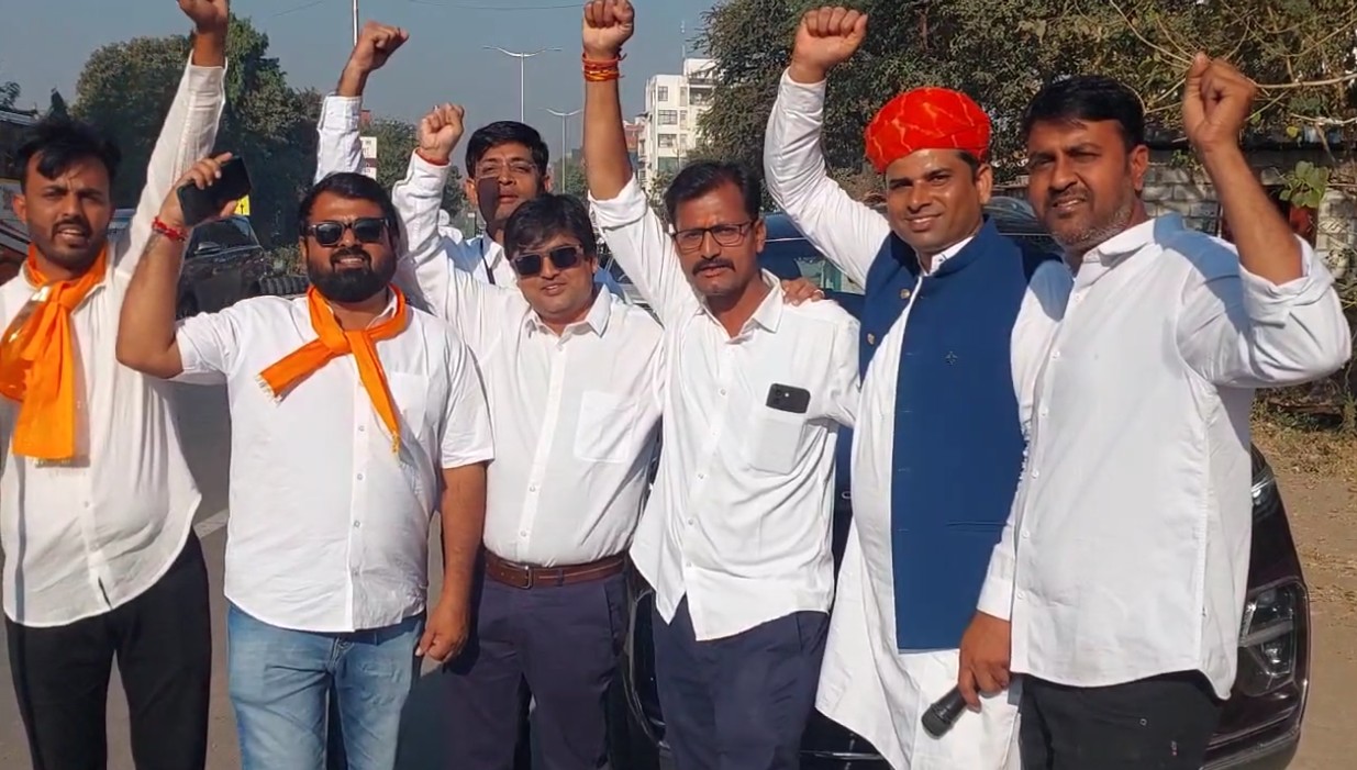 વડોદરાના ગોત્રી પ્રિયા ટોકીઝ પાસેથી વિશ્વકર્મા જયંતી નિમિત્તે ભવ્ય શોભાયાત્રા 