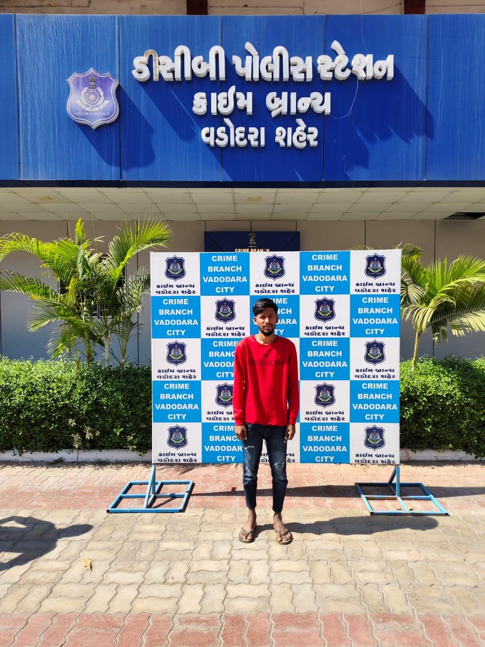 છોટાઉદેપુરના યુવકને રિવોલ્વલ આપનાર વોન્ટેડ આરોપી ઝડપાયો