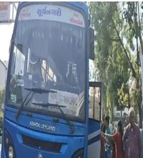અમિતનગર એસટી બસોનું પીકઅપ સ્ટેન્ડ પાસે ટ્રાફિક સમસ્યા 