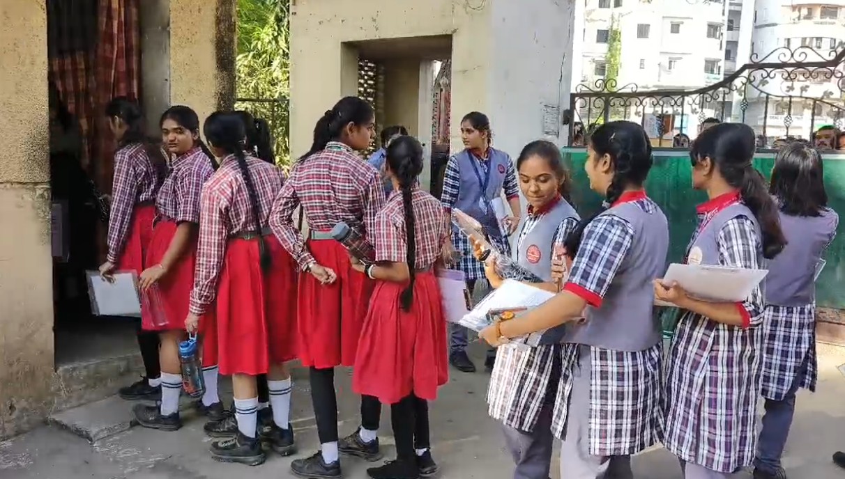 CBSE ની ધો.૧૦ અને ધો.૧૨ની બોર્ડ પરીક્ષાઓનો પ્રારંભ